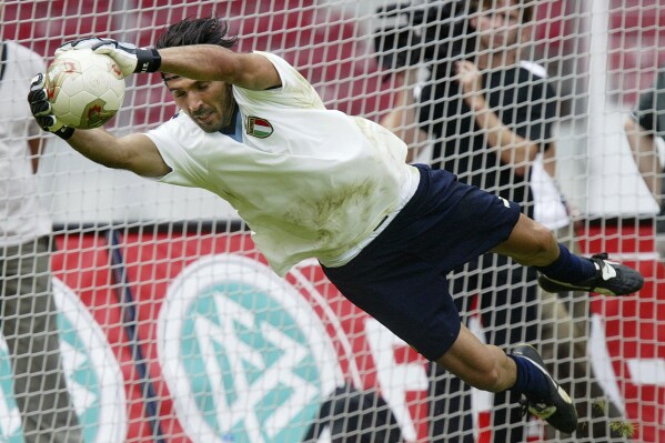 Italian goalkeeper top